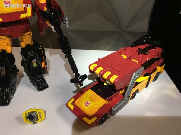 SDCC 2017   Power Of The Primes Photos From The Hasbro Breakfast Rodimus Prime Darkwing Dreadwind Jazz More  (91 of 105)